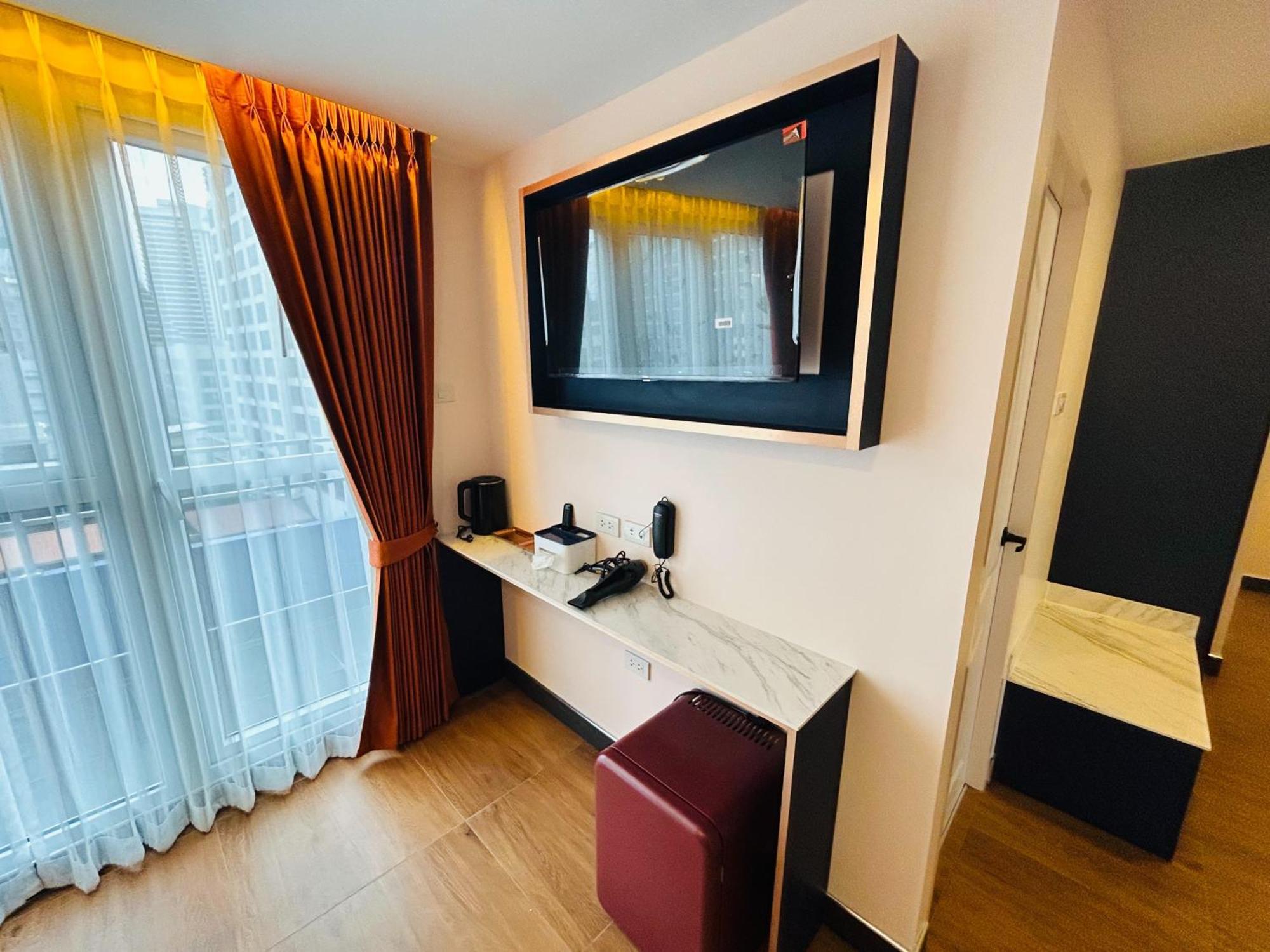 Emiri Hotel - Nana Bangkok Exteriör bild