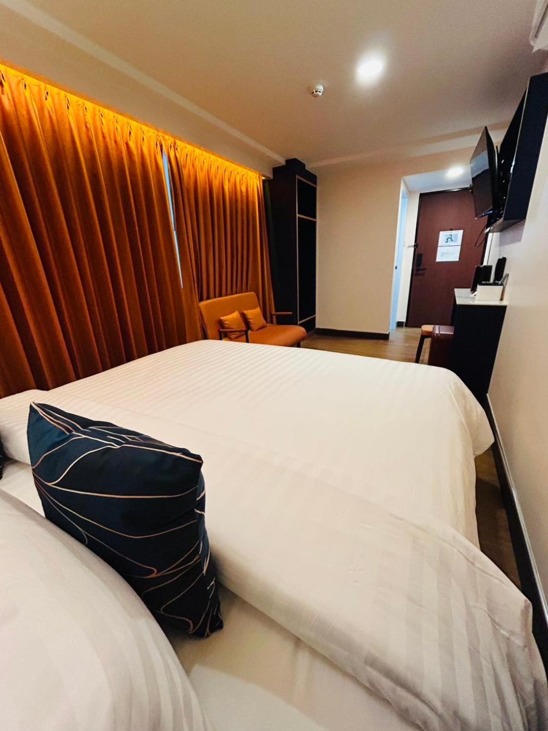 Emiri Hotel - Nana Bangkok Exteriör bild