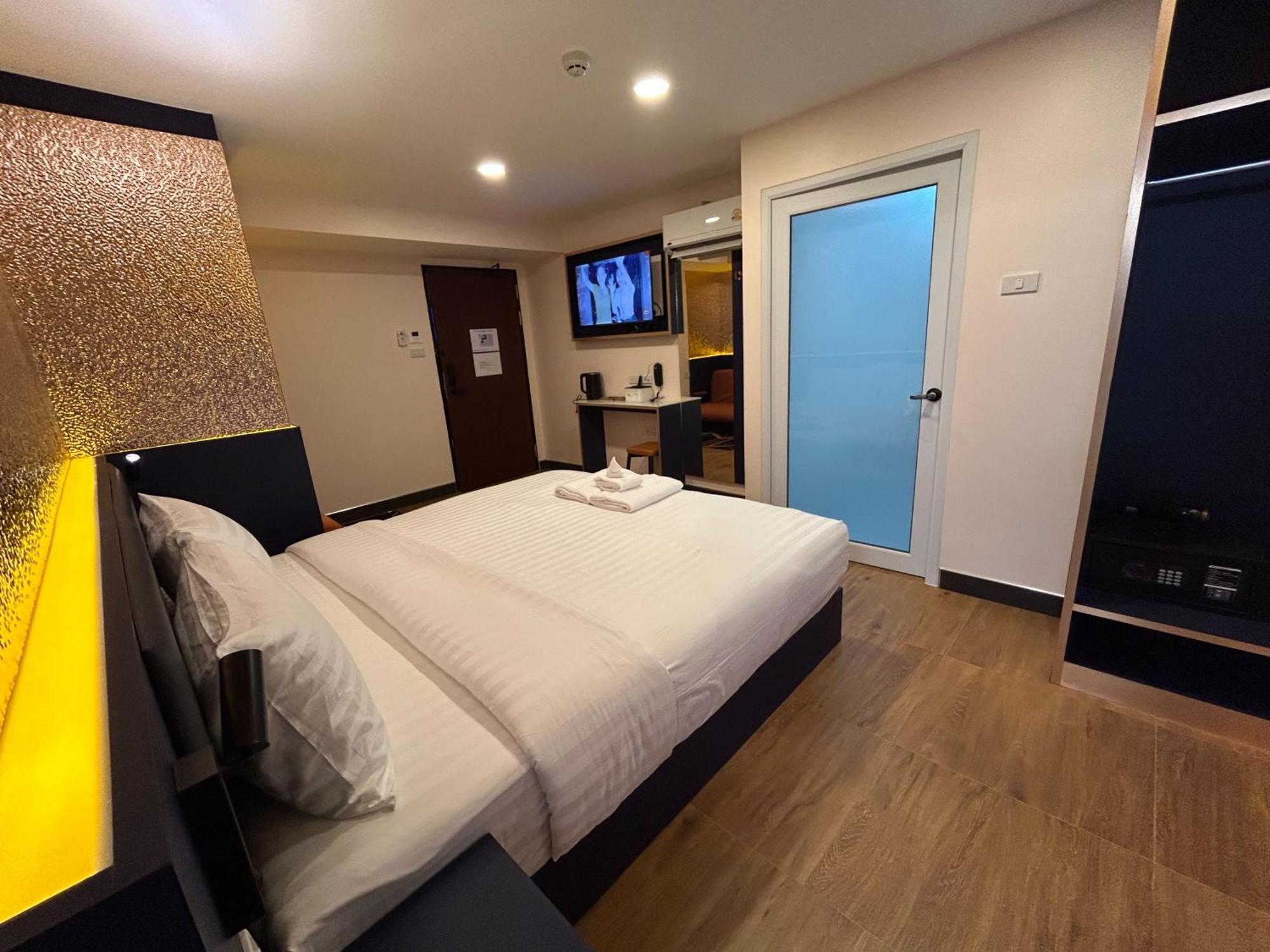 Emiri Hotel - Nana Bangkok Exteriör bild