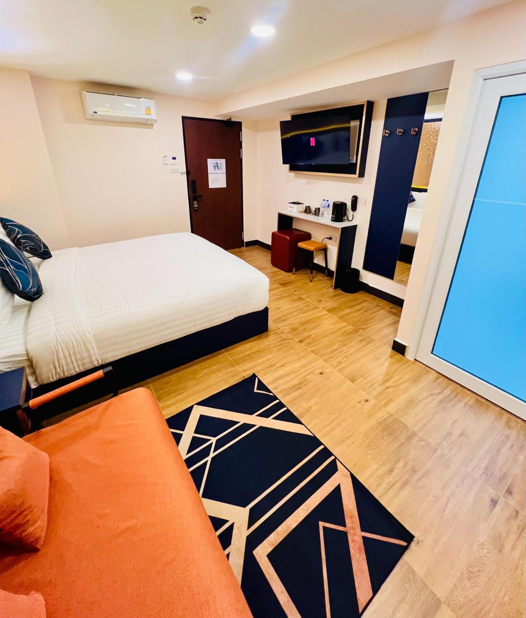 Emiri Hotel - Nana Bangkok Exteriör bild