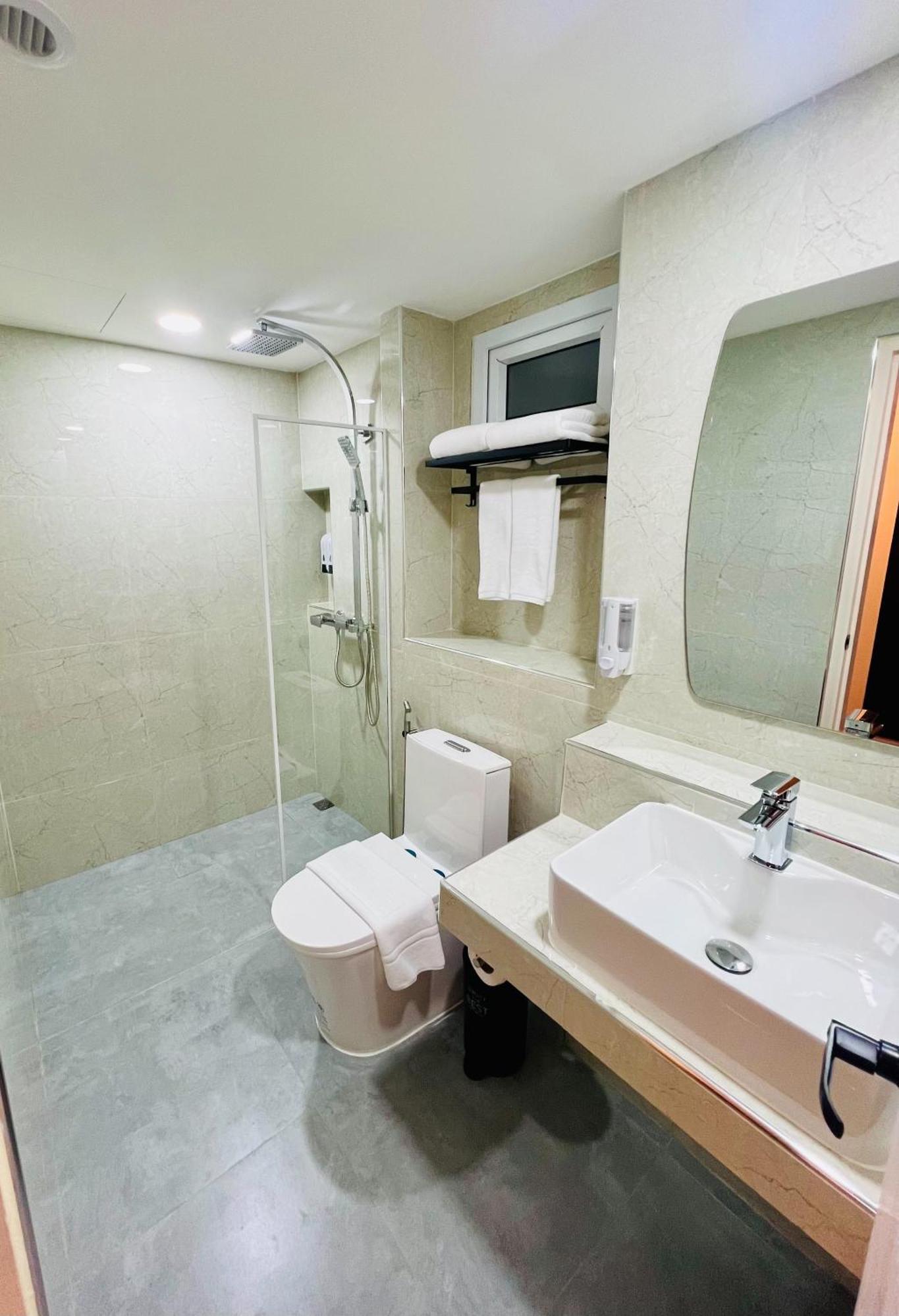 Emiri Hotel - Nana Bangkok Exteriör bild