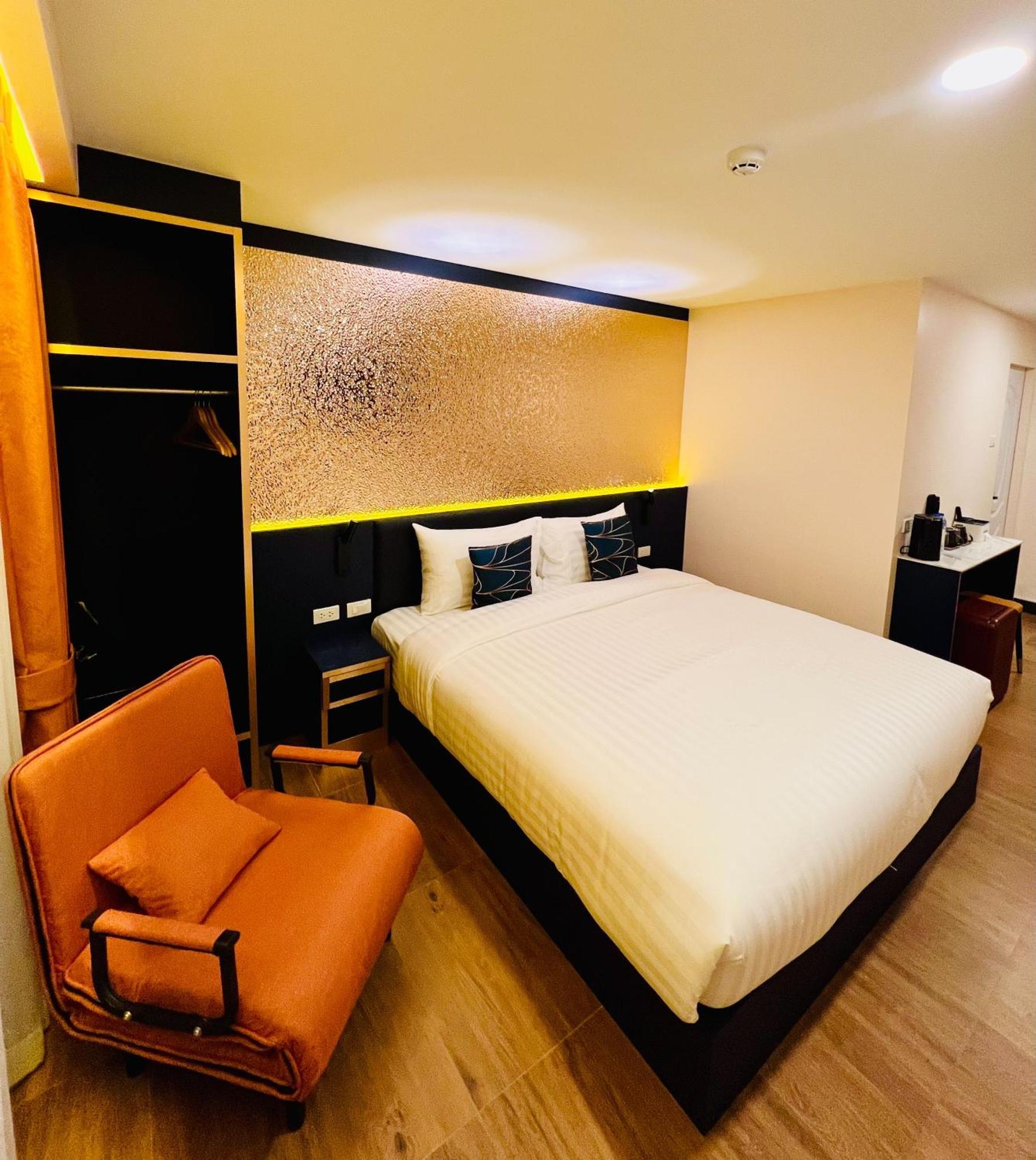 Emiri Hotel - Nana Bangkok Exteriör bild